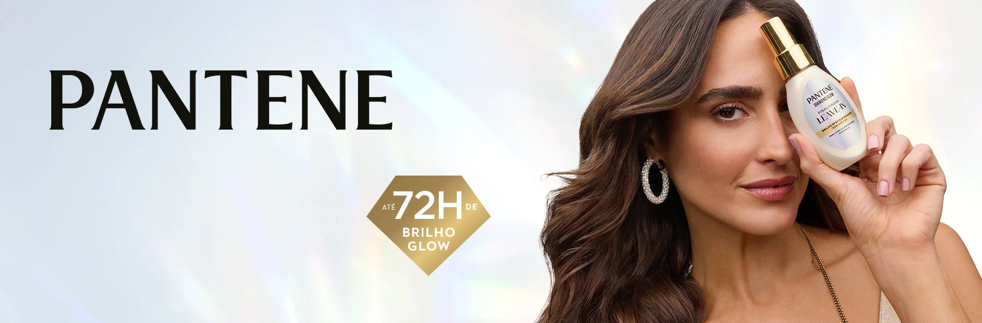 Mulher segurando o finalizador leave-in Diamond Glow