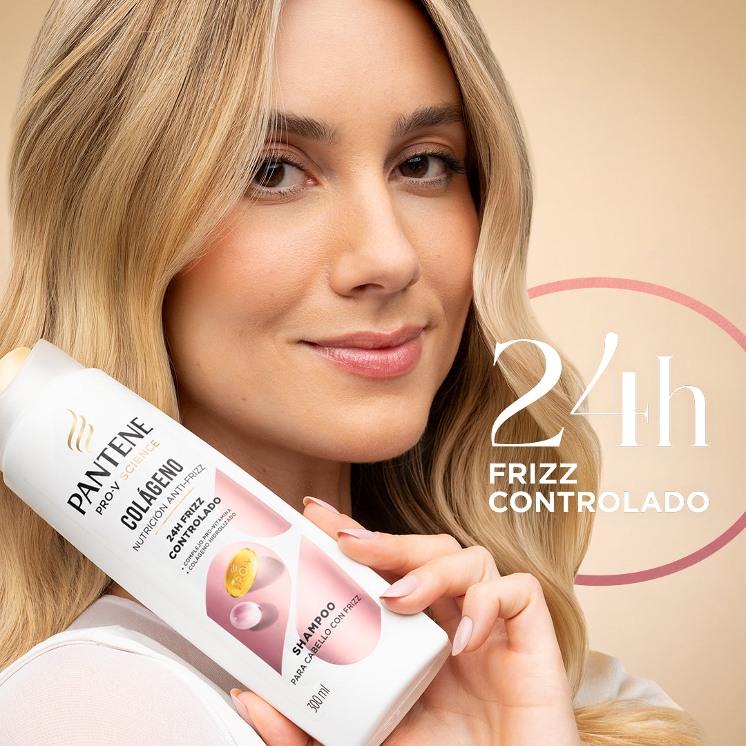 Mujer sosteniendo el shampoo colágeno Nutrición anti-frizz – 24h de frizz controlado